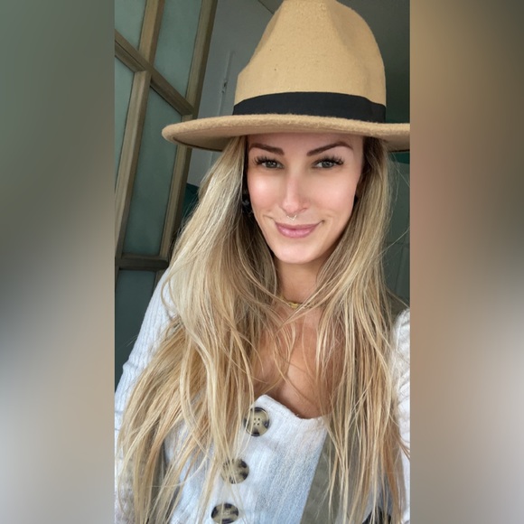 Meet your Posher, Alecia - Picture 3 of 8